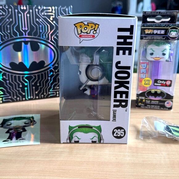 Funko Mystery Box – Joker Gamer Edition (2019 GameStop Exclusive) - Picture 5 of 6